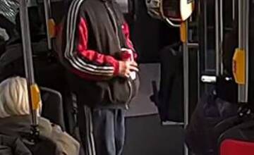 FOTO: Polícia hľadá zlodeja, ktorý v Podunajských Biskupiciach okradol dieťa