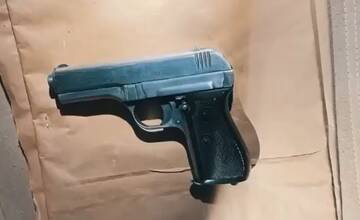 FOTO: Polícia zadržala dílerov drog, predávali ich po celom Bratislavskom kraji