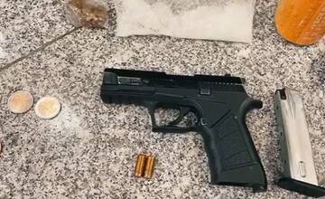 FOTO: Polícia zadržala dílerov drog, predávali ich po celom Bratislavskom kraji