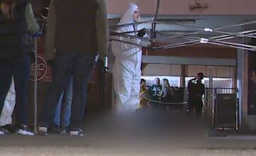 FOTO: Syn mal v vyte v Petržalke dobodať svoju matku a následne si siahnuť na svoj život