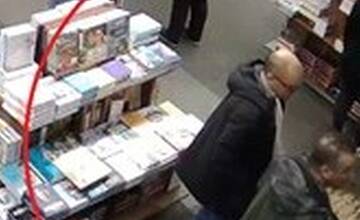 FOTO: Pomôžte polícii vypátrať zlodeja, ktorý ukradol peniaze z vrecka bundy