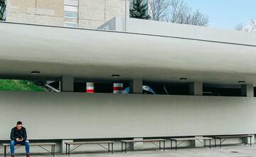 FOTO: Prístrešok pri nemocnici na Kramároch je už dokončený