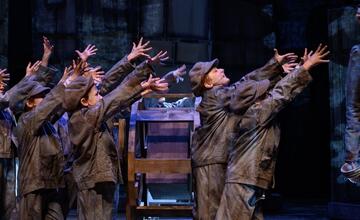 FOTO: Predstavenie Oliver! v divadle Nová scéna