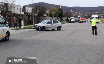 FOTO: Policajti v Pezinku hľadajú svedkov dopravnej nehody