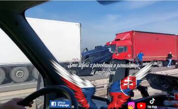 FOTO: Na D1 smerom do Malaciek sa zrazili dve osobné autá s dvomi nákladnými