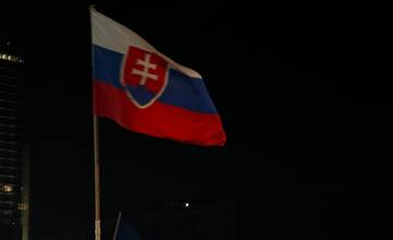 FOTO: Na protivládny protest v Bratislave prišlo približne 15-tisíc ľudí. 