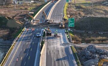 FOTO: Most nad diaľnicou D1 spájajúci Ivanku pri Dunaji s Chorvátskym Grobom zbúrali