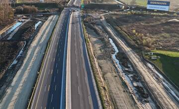 FOTO: Most nad diaľnicou D1 spájajúci Ivanku pri Dunaji s Chorvátskym Grobom zbúrali