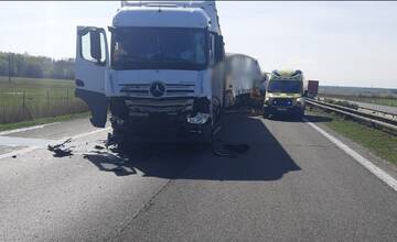 FOTO: Na D2 pri Lozorne sa zrazili kamióny