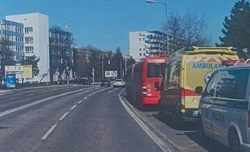 FOTO: Bratislavská polícia hľadá čierne auto z nehody na Tomášikovej ulici