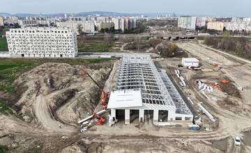 FOTO: Práce na električkovej trati v Petržalke napredujú 