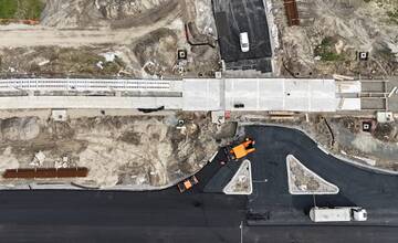 FOTO: Práce na električkovej trati v Petržalke napredujú 