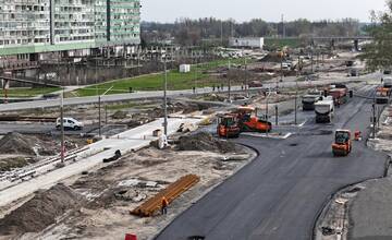 FOTO: Práce na električkovej trati v Petržalke napredujú 