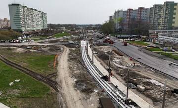 FOTO: Práce na električkovej trati v Petržalke napredujú 