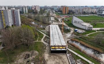 FOTO: Práce na električkovej trati v Petržalke napredujú 