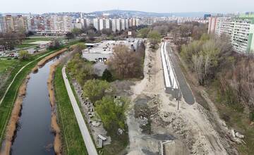 FOTO: Práce na električkovej trati v Petržalke napredujú 