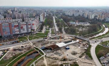 FOTO: Práce na električkovej trati v Petržalke napredujú 