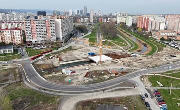 FOTO: Práce na električkovej trati v Petržalke napredujú 