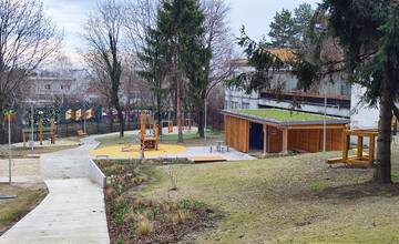 FOTO: V Rači dokončili rekonštrukciu parku na Strelkovej 