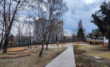 FOTO: V Rači dokončili rekonštrukciu parku na Strelkovej 