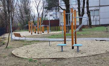 FOTO: V Rači dokončili rekonštrukciu parku na Strelkovej 