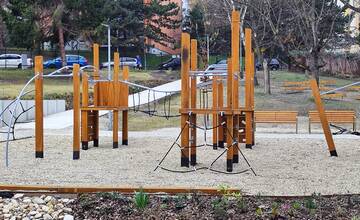 FOTO: V Rači dokončili rekonštrukciu parku na Strelkovej 