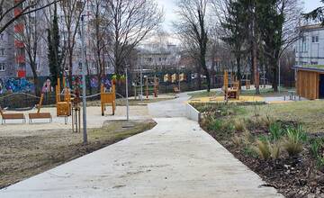 FOTO: V Rači dokončili rekonštrukciu parku na Strelkovej 