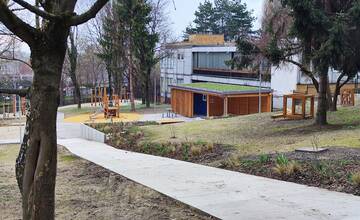 FOTO: V Rači dokončili rekonštrukciu parku na Strelkovej 