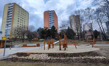 FOTO: V Rači dokončili rekonštrukciu parku na Strelkovej 