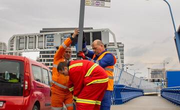 FOTO: DPB vymenil takmer 1 500 označníkov v Bratislave