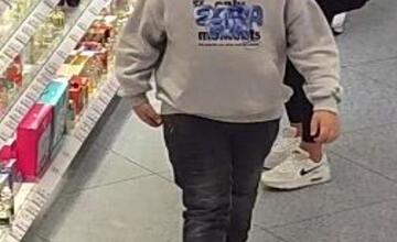 FOTO: Poznáte podozrivé osoby na fotografiách? Dopustili sa krádeže