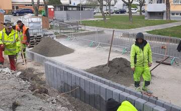 FOTO: Pred Veľkou nocou vykonali v Dúbravke údržbové práce