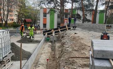 FOTO: Pred Veľkou nocou vykonali v Dúbravke údržbové práce