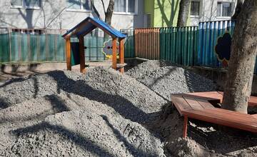 FOTO: Pred Veľkou nocou vykonali v Dúbravke údržbové práce