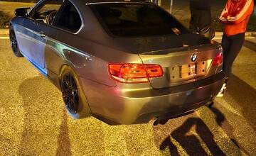 FOTO: V Bratislave sa stretli nadšenci tuningu. Polícia rozdávala pokuty