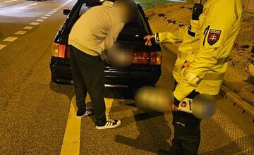 FOTO: V Bratislave sa stretli nadšenci tuningu. Polícia rozdávala pokuty