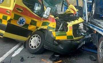 FOTO: Tragédia pri Mýtnej. Zrážku záchranky a vozidla odťahovej služby neprežil 63-ročný muž 