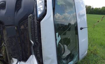 FOTO: Zrážka dodávky a osobného auta v Chorvátskom Grobe. Vodička skončila v nemocnici