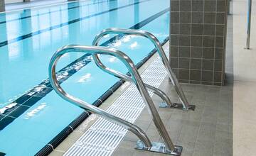 FOTO: V Petržalke zrekonštruovali bazén na Pankúchovej