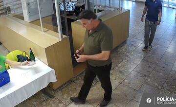 FOTO: Poznáte neznámeho muža na fotografii? Dopustil sa krádeže