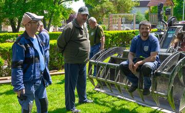 FOTO: Takto stavali máj v Senci. S veľa stužkami a úsmevom na tvári