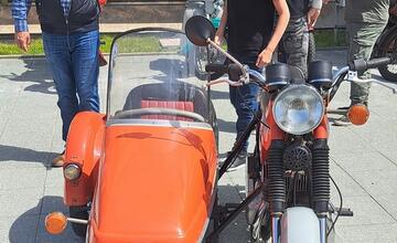 FOTO: Zraz veteránov v Dúbravke. Ktorý je váš obľúbený?