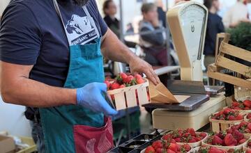 FOTO: Sobotný trh v Starej tržnici víta prvých návštevníkov