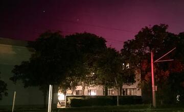 FOTO: Divadlo na oblohe. Takto vyzerala polárna žiara v Bratislavskom kraji