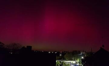 FOTO: Divadlo na oblohe. Takto vyzerala polárna žiara v Bratislavskom kraji