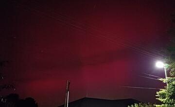 FOTO: Divadlo na oblohe. Takto vyzerala polárna žiara v Bratislavskom kraji
