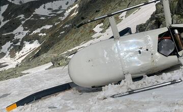FOTO: Vrtuľník, ktorý na Rysoch havaroval, vozil aj Filipa Kuffu. Posádka bola po nehode celá od medu