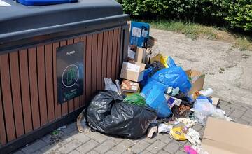 FOTO: Odpadová turistika v Senci. Takto vyzerajú smetné koše na Hurbanovej