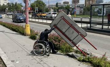 FOTO: Ľudia bez domova v Novom Meste trápia obyvateľov. Ničia okolie mesta