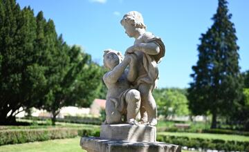 FOTO: Pozrite si ako vyzerá obnovená historická záhrada kaštieľa v Modre